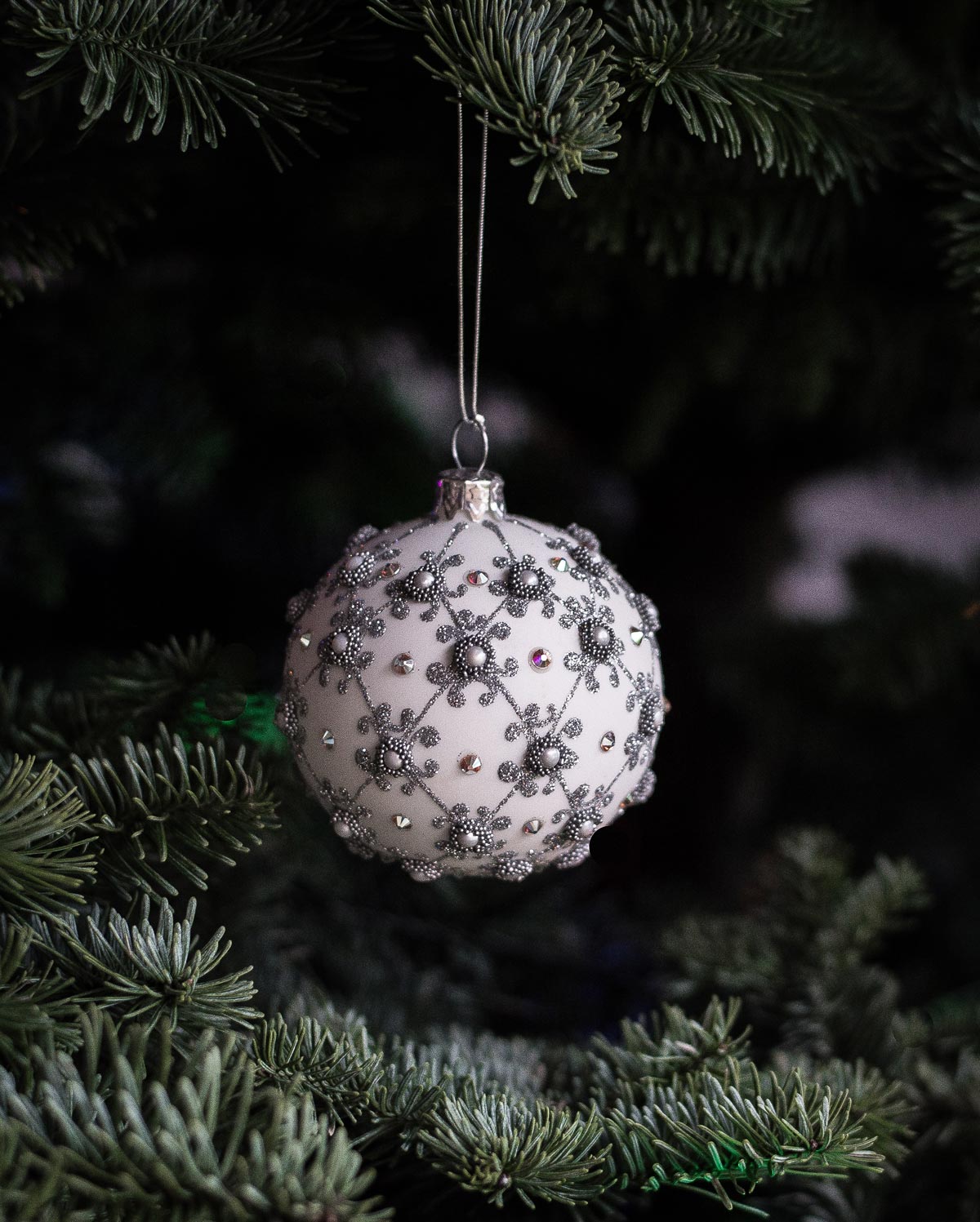 Silver Festive Ornament w/ Lattice-Wrapped Design – xmasornaments